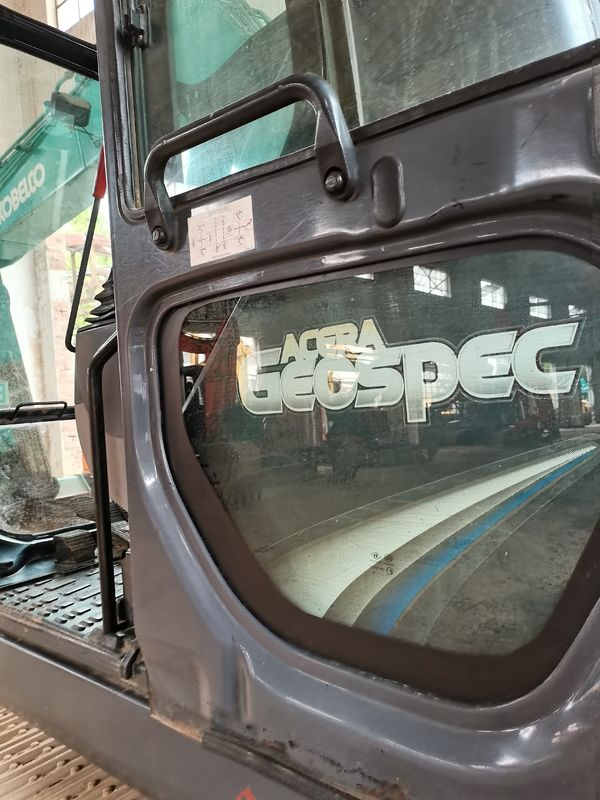 Vendiamo un nuovo KOBELCO 75 giapponese.