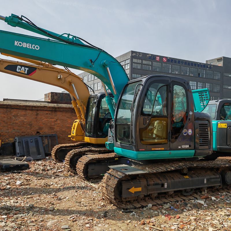 scarse ore di lavoro escavatore mobile di seconda mano kobelco 135/colore originale kobelco 135 usato in vendita