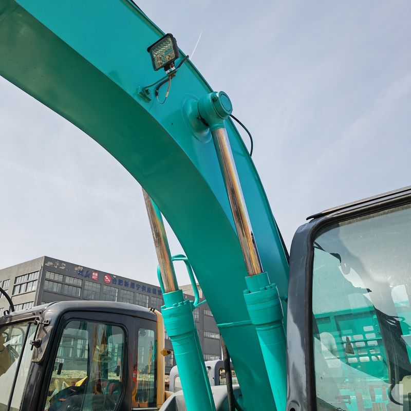 scarse ore di lavoro escavatore mobile di seconda mano kobelco 135/colore originale kobelco 135 usato in vendita