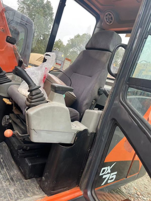 Mini escavatore usato Doosan DX75 piccolo escavatore macchine usate 6 tonnellate scavatore di terra a mano piccolo scavatore