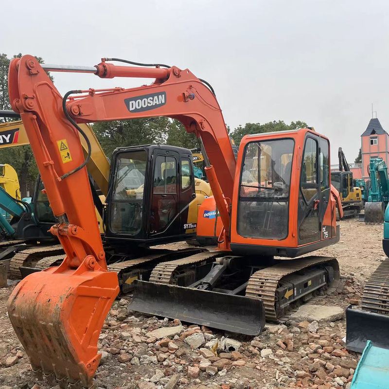 Macchine usate Doosan DX75 piccolo escavatore usato mini escavatori di gomma pista scavo a mano