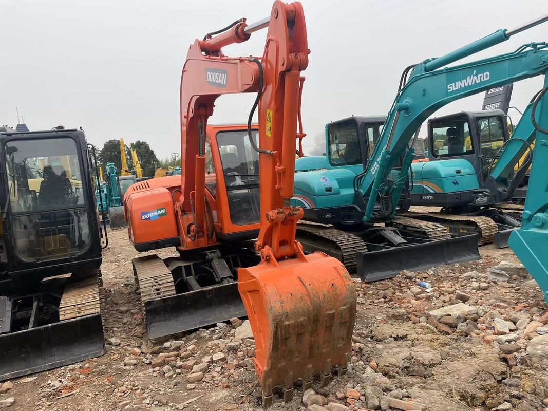 Macchine usate Doosan DX75 piccolo escavatore usato mini escavatori di gomma pista scavo a mano