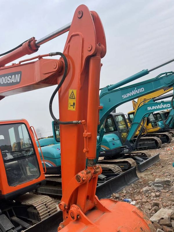 Macchine usate Doosan DX75 piccolo escavatore usato mini escavatori di gomma pista scavo a mano