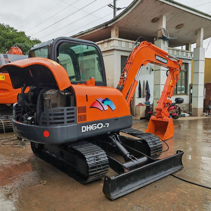 scavatore a striscia usato doosan dh60/seconda mano scavatore doosan usato doosan dh60 in vendita