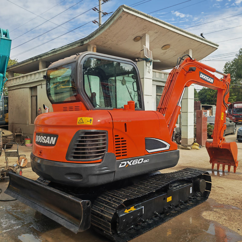 6 tonnellate mini dimensione utilizzato escavatore utilizzato Doosan Dx60 6000KG 0,21m3 Capacità del secchio