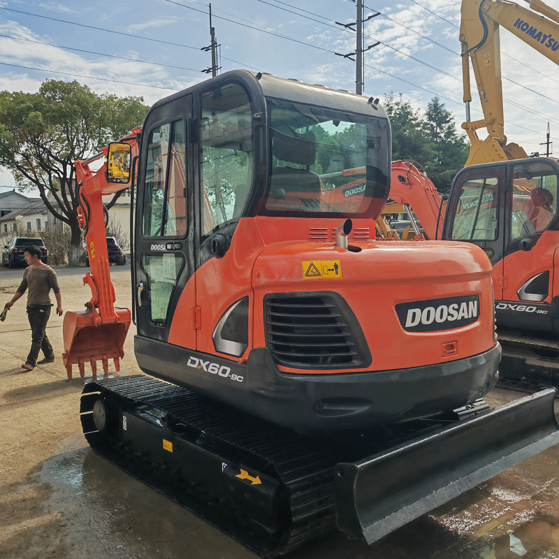 6 tonnellate mini dimensione utilizzato escavatore utilizzato Doosan Dx60 6000KG 0,21m3 Capacità del secchio