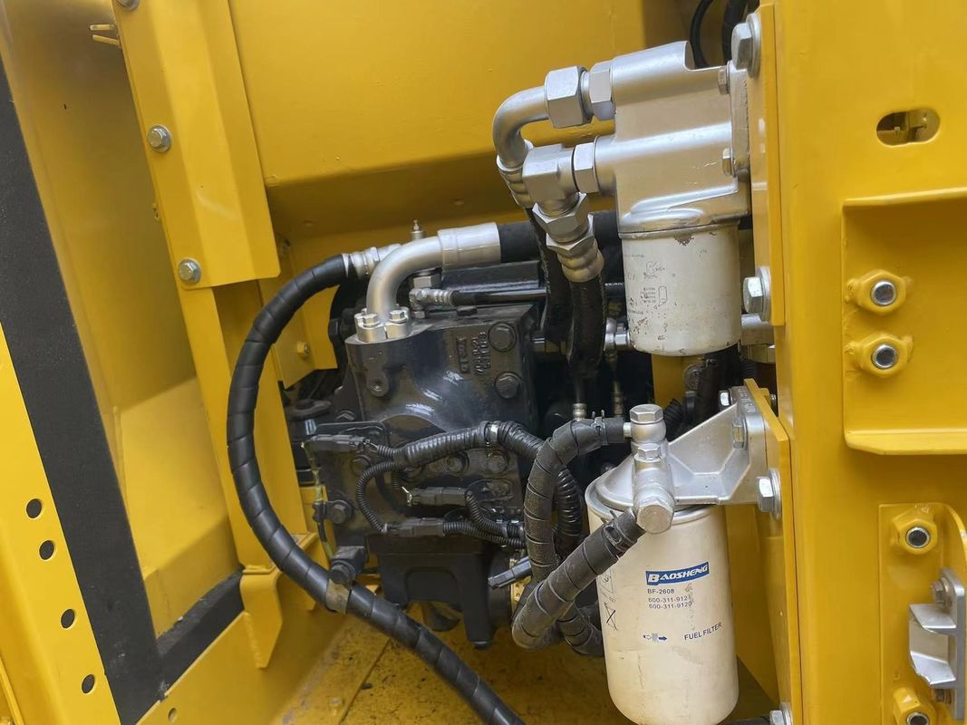 Scavatrice di terra a mano Komatsu PC130 macchinari usati 13 tonnellate scavatrici a mano di posteggio di seconda mano per la vendita