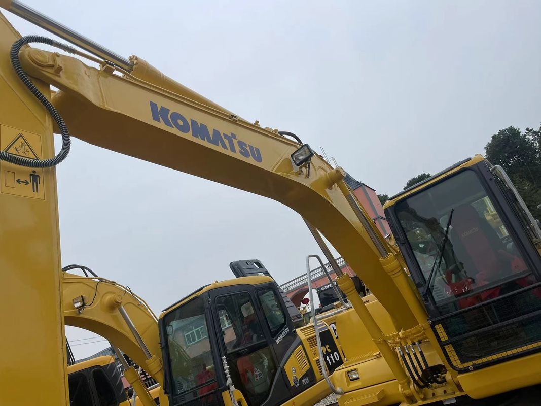 Scavatrice di terra a mano Komatsu PC130 macchinari usati 13 tonnellate scavatrici a mano di posteggio di seconda mano per la vendita