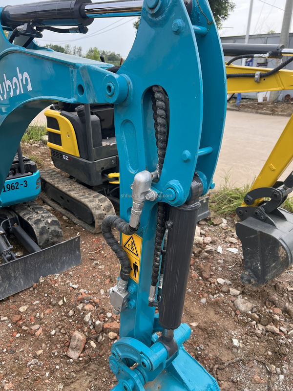 Lavoratori a bassa durata macchine stradali Kubota U17 escavatore usato con motore e pompa di alta qualità scavatore economico scavatore usato trascinatore
