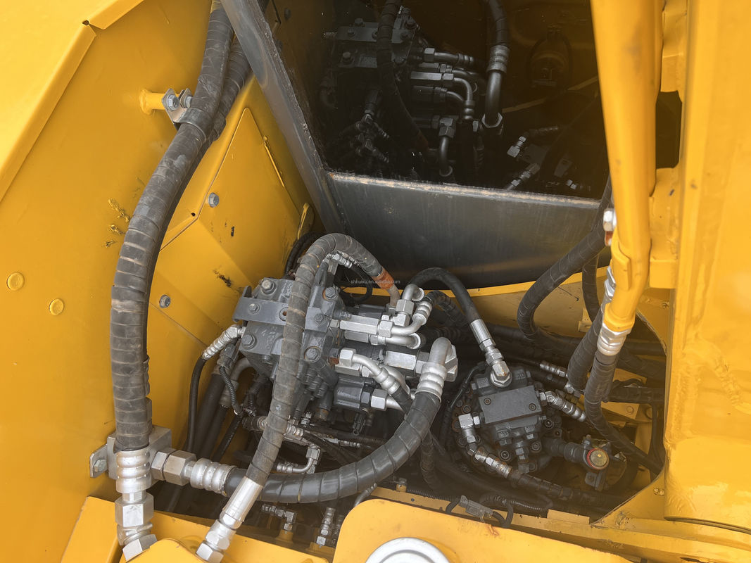 Macchine di scavo medie con motore giapponese di seconda mano komatsu pc130/usate komatsu pc130 con orario di lavoro ridotto in vendita