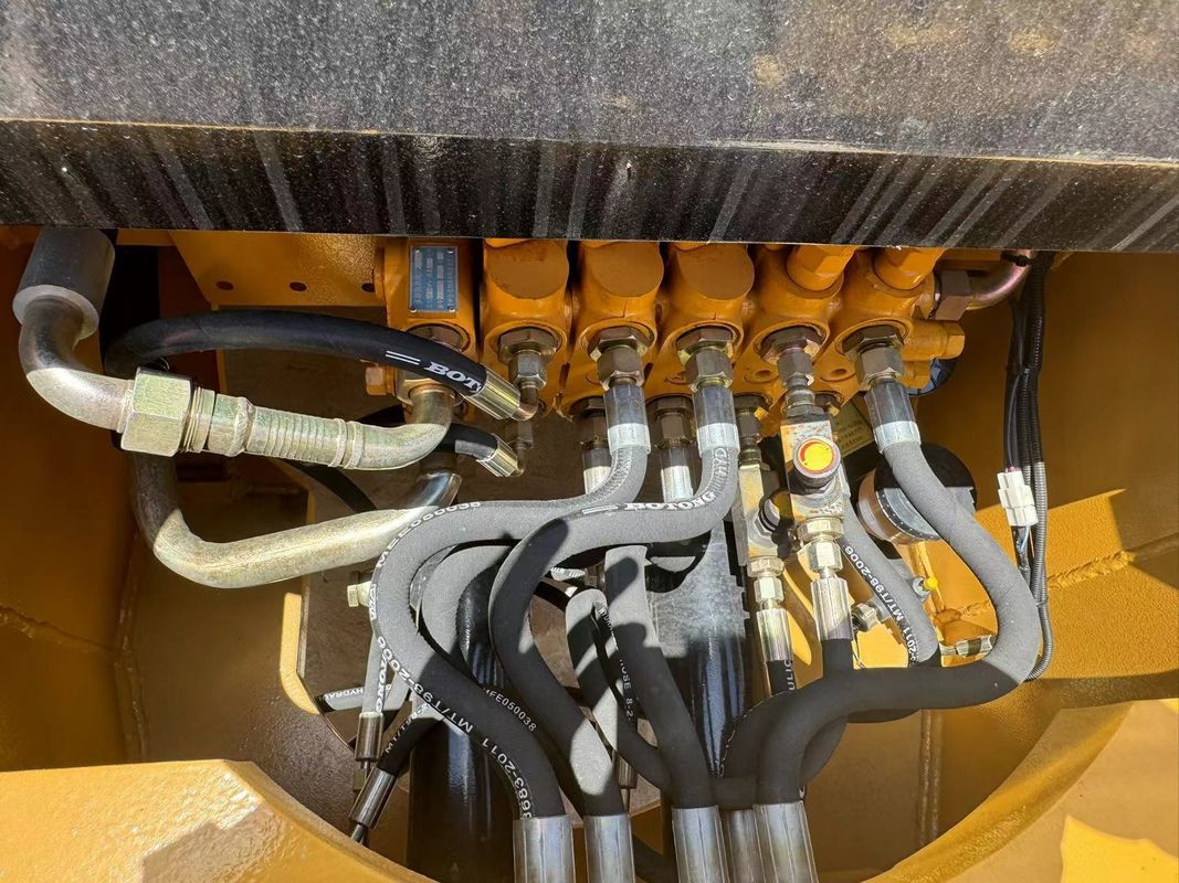 Caricatore di retroescalatori usato Caterpillar CAT420F caricatore di retroescalatori cat 420f/ giappone di seconda mano motore di retroescalatori in buone condizioni