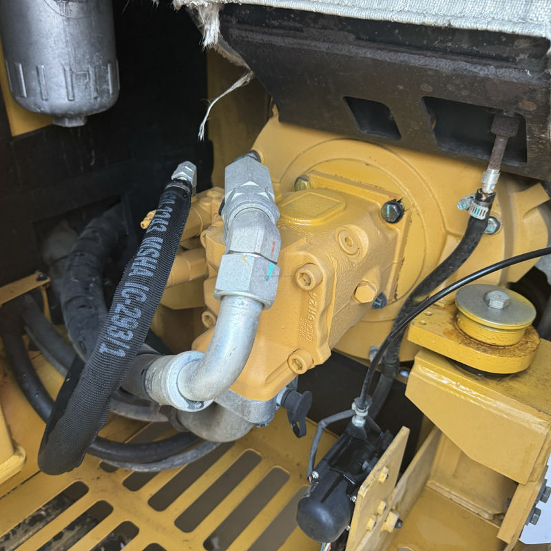 Escavatori usati ad alta efficienza di lavoro Mini Escavatori Caterpillar Macchine per spostare la terra Cat 305.5e2 Con pollice idraulico