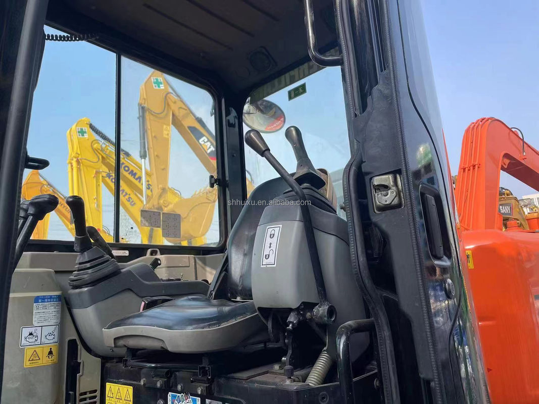 MINI CAT303E usata/seconda mano MINI CAT303E con poche ore di lavoro vernice originale CAT 303E in vendita